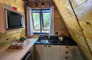 Um chalé e um riacho no meio da natureza - Foto 22