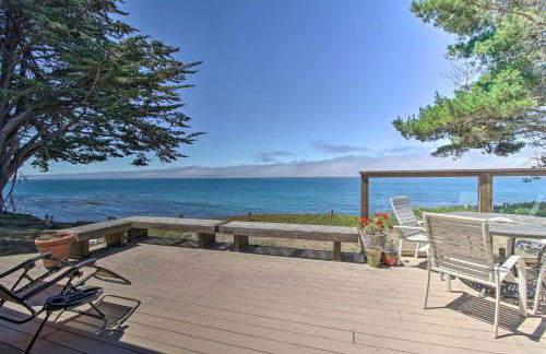 Oceanfront Point Arena House with Lovely Deck! - Foto 2