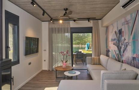 Into The Blue Suites - Photo 3