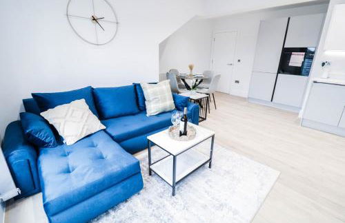 The Kingsmead Loft - Stylish 1BR Top Floor Apt with King or Twin Beds & Free Secure Underground Parking, Central High Wycombe HP13, Sleeps 3 - Foto 34