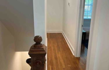 Classy 3-Story Downtown Apt - Great Location - Foto 13
