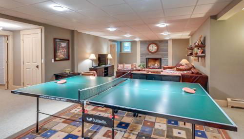 Hot Tub, Gym, Game Room! Luxe Estate in Longmeadow - Foto 3