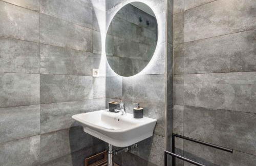 Stylish apartments with balcony & parking near the beach by REMS - Foto 22