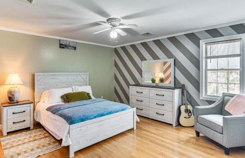 Walk to Waterfront Cozy Fall River Condo - Foto 17