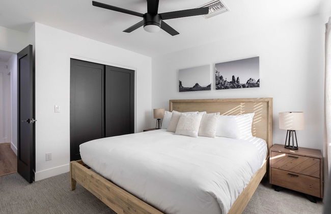 Grayhawk by Avantstay Modern Home w/ Pool, Hot Tub, Bocce, Fire Pit, Pool Table, Putt-putt & Putting Green - Foto 39