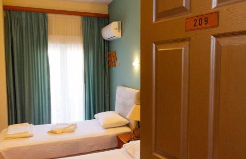 G. Kiapekou - Photo 9