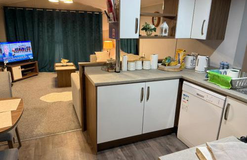 LuxeHaven at Tattershall Lakes Park with Hot Tub - Foto 33