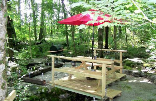 Cozy Tiny House in Tennessee Forest with Loft Beds & Country Breakfast - Foto 18