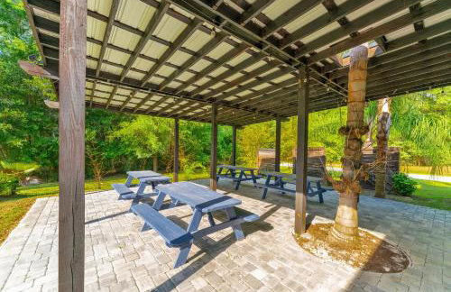 Floral City Oasis - Pool, BBQ Area & Forest View - Foto 56