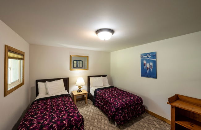 RARE FIND - 6 bdrm Very Private Cottage on 10 acres, Hot Tub, BBQ, Petfriendly - Foto 5