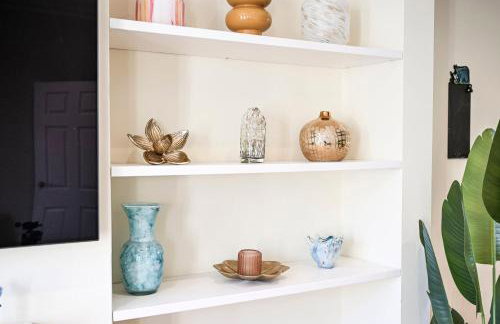 Modern 2BR Apartment for Contractors, Balcony & Fast Wi-Fi, W6 - Foto 44