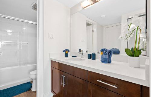Serenity Over the Sails - A 2-Bedroom Escape w Stunning Marina Views - Foto 27