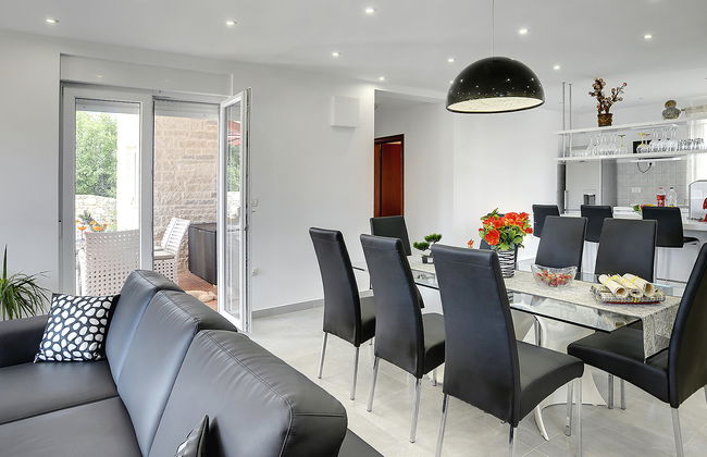 Modern Holiday Home With Pool in Bratulici - Foto 8