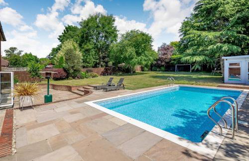 Luxurious Modern Henley Home with Pool & Hot Tub, 5 Bedrooms, Parking - Foto 2