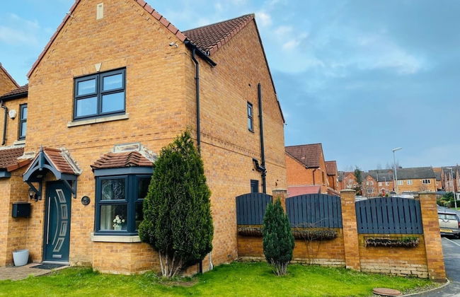 4-bed House With Private Garden in Barnsley! - Photo 33