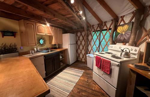 Luxury Yurt Rental Hidden in the Forest near Bristol, Vermont - Foto 6