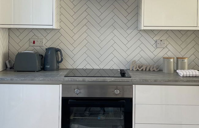 Brand New Luxury Self Contained Flat - Photo 4