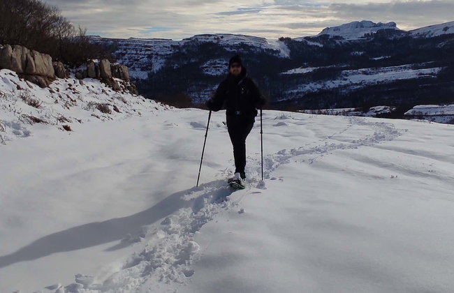 Paseo con raquetas de nieve por los Collados del Asón - Foto 1