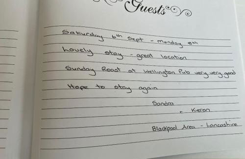 3 Bed Countryside Cottage in Harrogate with free parking and strong wifi - Photo 55