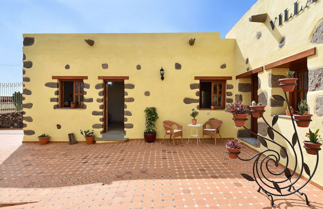 Authentic Holiday Home, Ground Floor Level, With Private Pool and Large Terrace - Foto 1