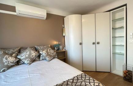 Beautiful renovated luxury apartment terrace parking - Photo 27