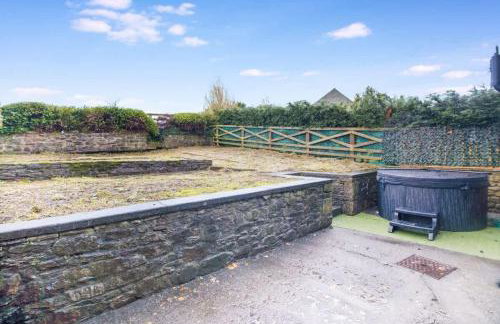 NEW! Luxurious Cottage in Durham by Stay With Us, Ideal for Large Groups & Families, Hot Tub, Sleeps 10! - Foto 57