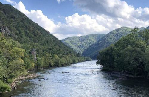 Outdoor Enthusiast's Dream Cabin Hiking & Rafting - Foto 25