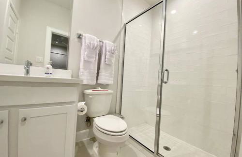 TMC 3-Story Townhome FREE EV Charge - Foto 24