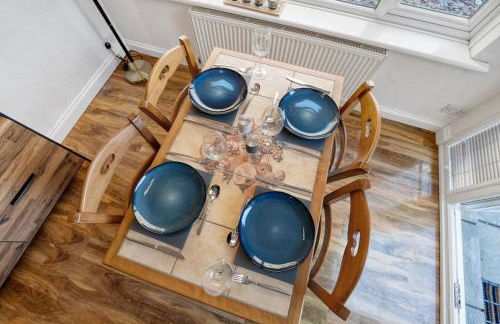 Minutes from the port of Dover, free WiFi, free offroad private parking and rated a guest favourite on Air b nb! - Foto 5