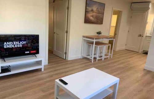 2 Bedroom Modern North Park Gem - Foto 1