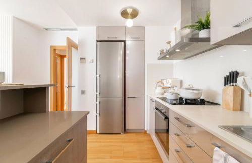 Penthouse with Private Terrace & Pool Access - Foto 26