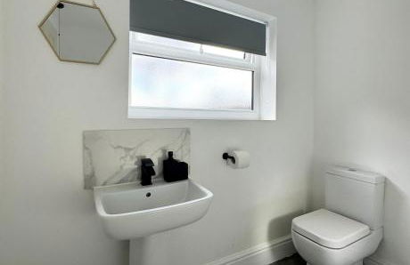 NEW Unique 4 Bed Families Contractors 靠近唐人街 - Foto 14