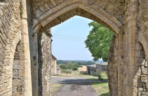 Cozy Beverston Castle Cottage 1 Bed 1 Bath Retreat - By Tempstay - Foto 3