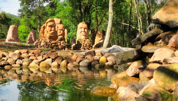 Admire the sculptures at Pedras do Silêncio park