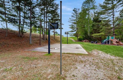 Lake View Cabin Sleeps 10 Pool Golf Marina Access - Foto 49