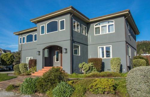 Private Home with Breathtaking Ocean Views - walk to Beaches Restaurants - Foto 2