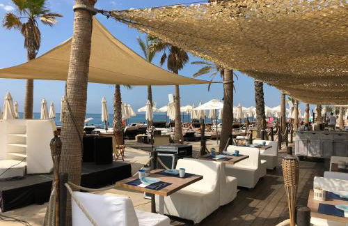 Beach Retreat 2 BR Apartment - Photo 31