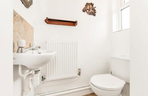 2-Bed Home with Free Parking - 2 min Walk to Bus - Foto 18