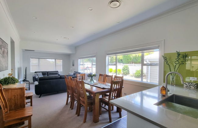 Cheerful 5 - Bedroom Home - Free Parking - Foto 19