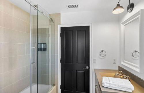 Private Gated 6BR Luxury Estate, Gym, Lake View - Foto 71