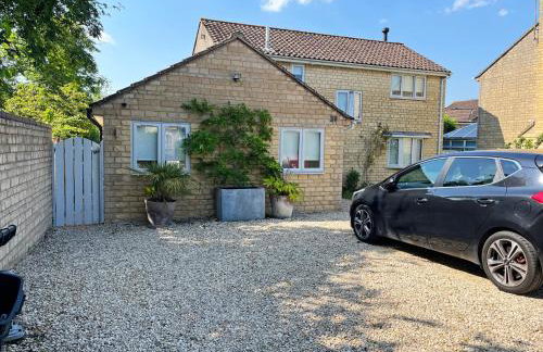 Cotswold studio with kitchen & patio - Photo 11