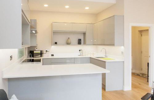 Beautiful 2 bed terrace flat close to Greenwich - Pass the Keys - Photo 25