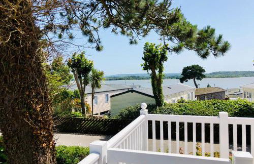 Family Seaside Retreat Private Stay at 5-Star Rockley Holiday Park Poole - Photo 5