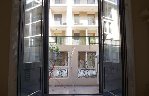 Wonderful downtown apartment-HD NETFLIX, KING-SIZE BED, two minutes' walk from metro - Foto 8