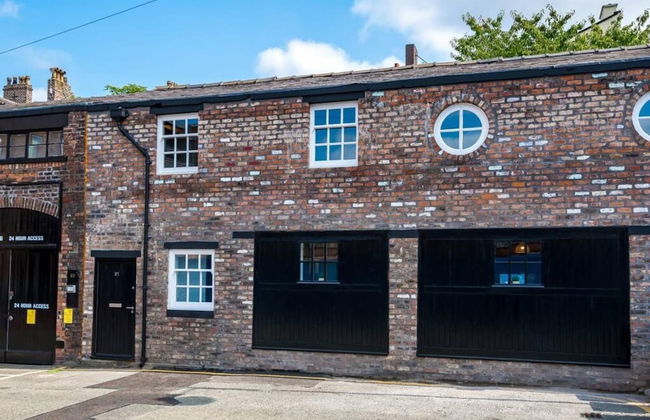 Host Apartments The Roscoe Carriage House - Photo 1