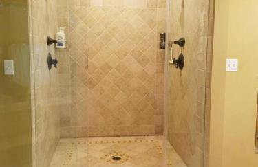 Woodshores Retreat - cozy retreat, hot tub, Lk MI - Photo 16