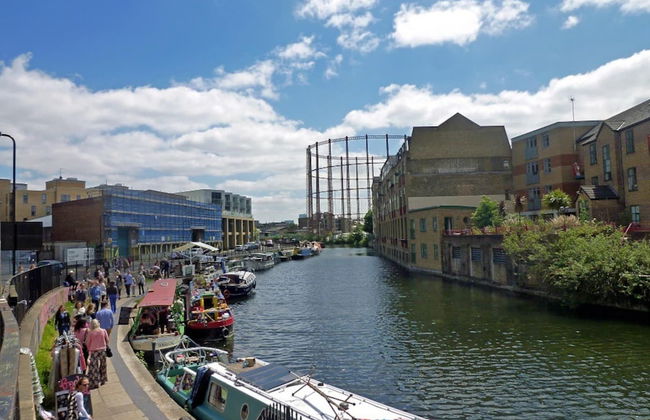 Stylish, Bright Apartment w/ Private Garden - Foto 25