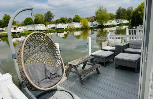 Exquisite Lake lodge in Hoburne Holiday Resort - Valentino Rose Lodge - Foto 24