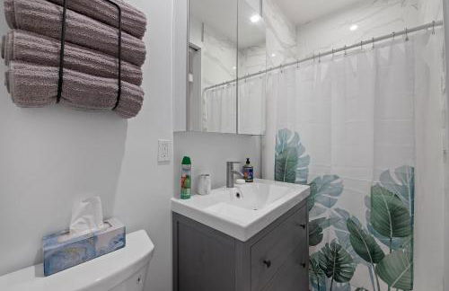 Chic Penthouse with bus stop at doorstep - 15 Minutes to NYC - Foto 38