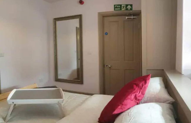 1700s Canalside Cottage Sleeps up to 12 Guests - Foto 4